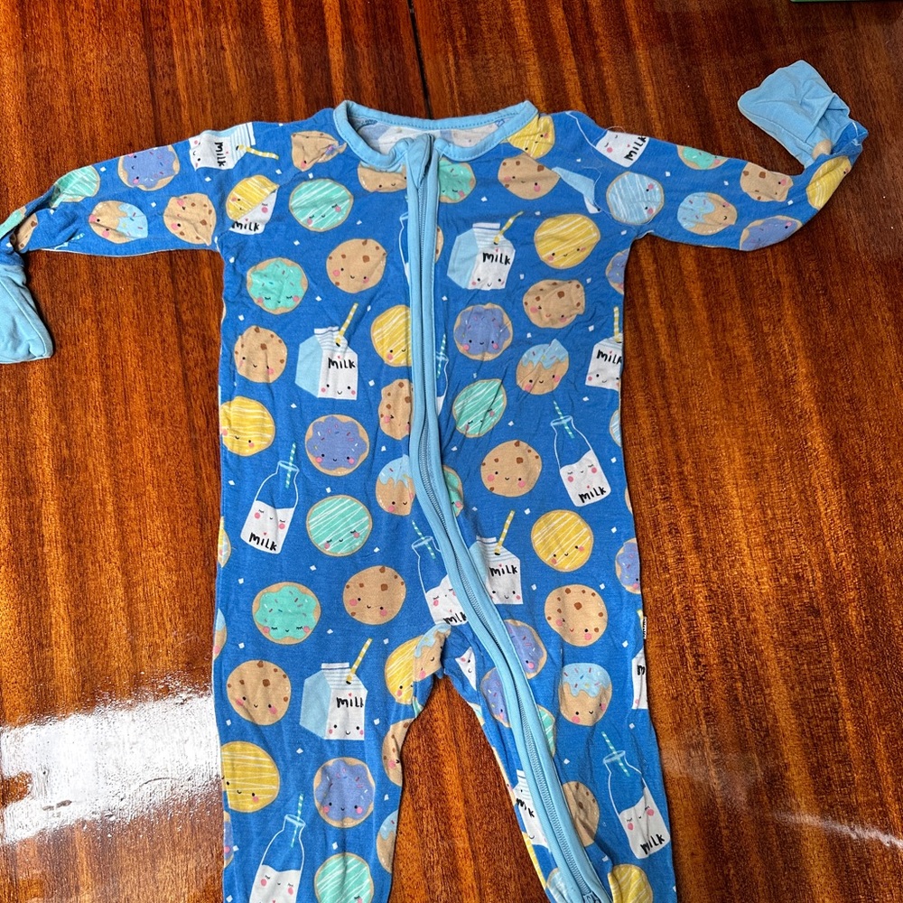 Milk and cookies long sleeve pajamas size 3 to 6 month